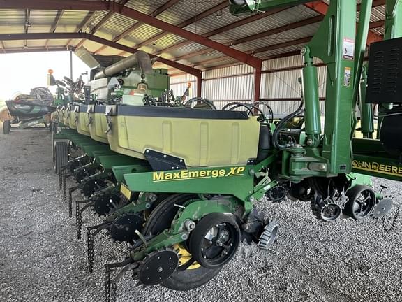 Image of John Deere 1770 equipment image 4