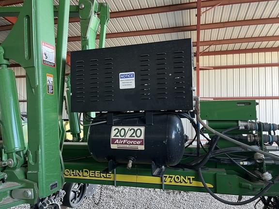 Image of John Deere 1770 equipment image 3