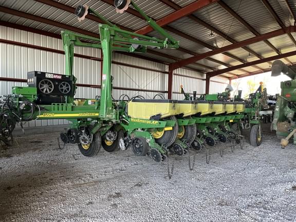 Image of John Deere 1770 equipment image 2