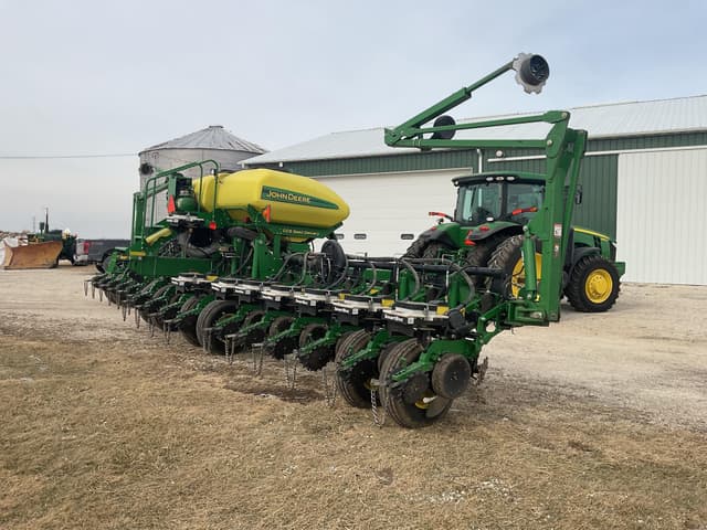 Image of John Deere 1770 equipment image 2