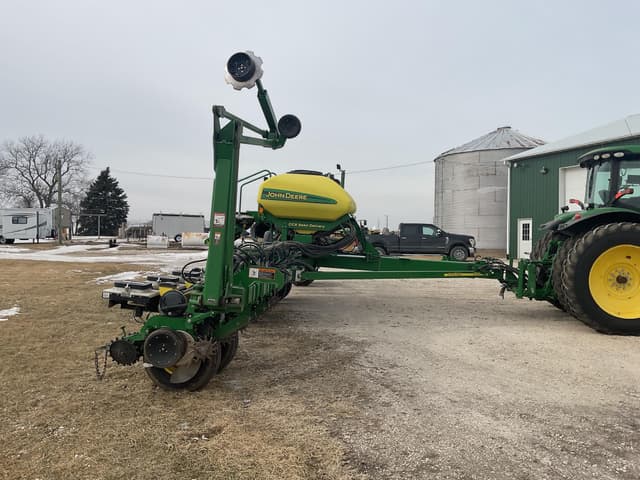 Image of John Deere 1770 equipment image 1