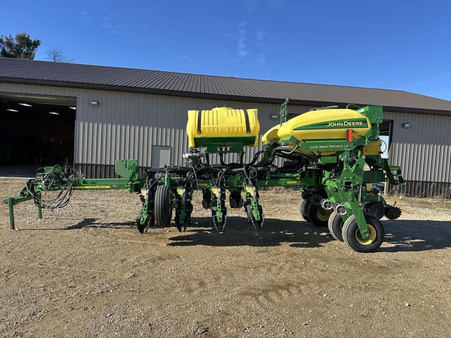 Image of John Deere 1770 equipment image 2