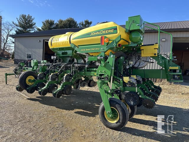 Image of John Deere 1770 equipment image 4