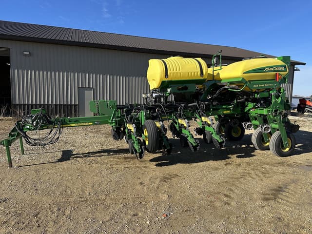 Image of John Deere 1770 equipment image 3