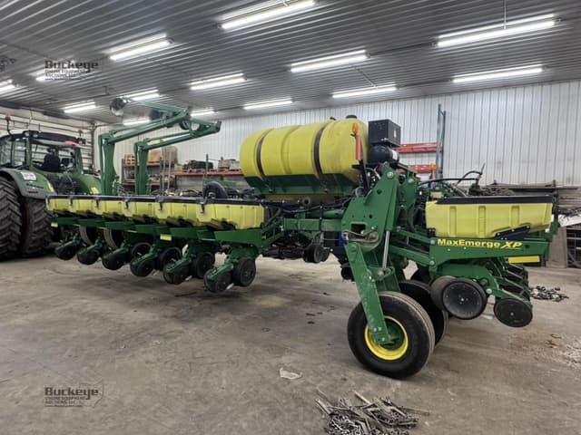 Image of John Deere 1770 equipment image 1