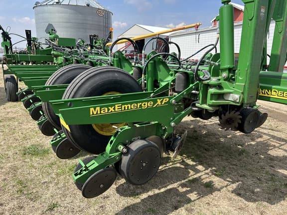 Image of John Deere 1770 equipment image 4