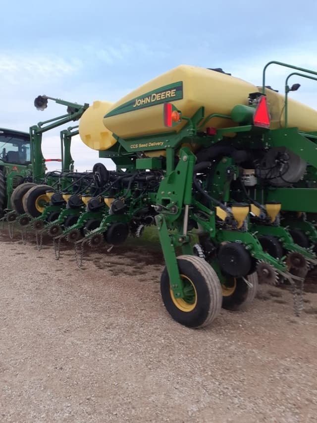 Image of John Deere 1770 equipment image 1