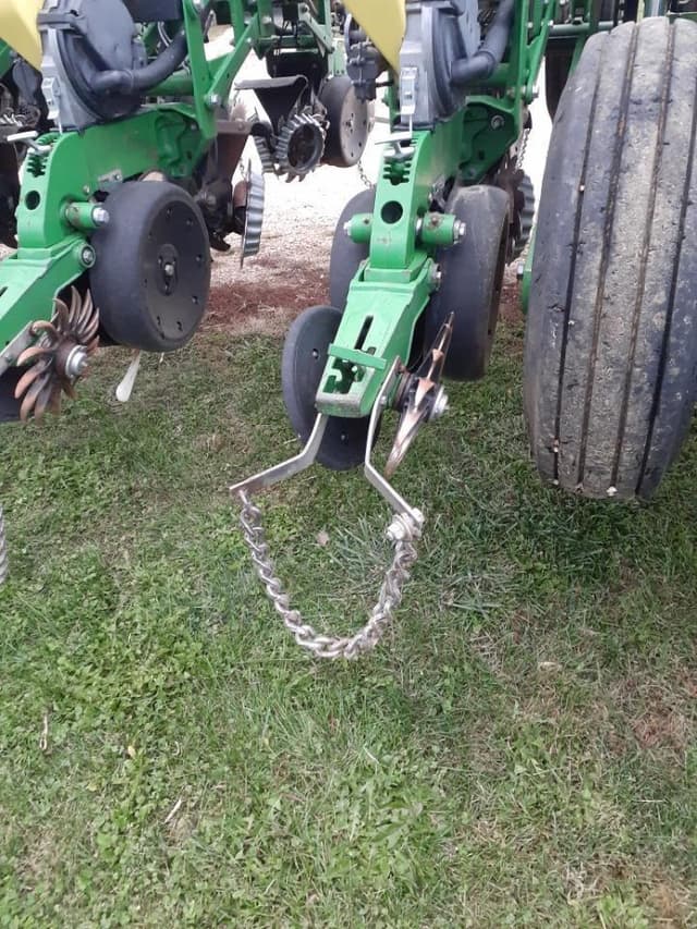 Image of John Deere 1770 equipment image 4