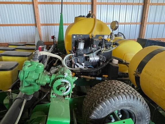 Image of John Deere 1780 equipment image 4