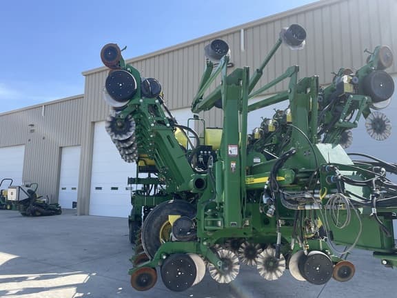 Image of John Deere 1790 equipment image 1