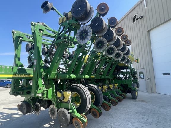 Image of John Deere 1790 equipment image 3