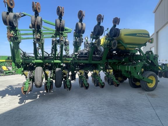 Image of John Deere 1790 equipment image 2