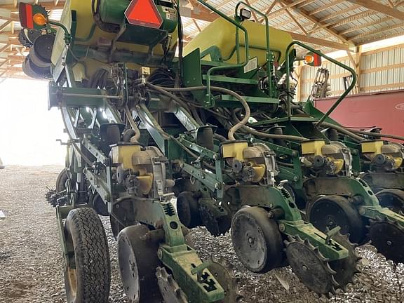 Image of John Deere 1790 equipment image 2