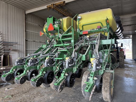 Image of John Deere 1790 equipment image 4