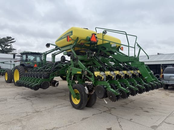 Image of John Deere 1790 equipment image 1