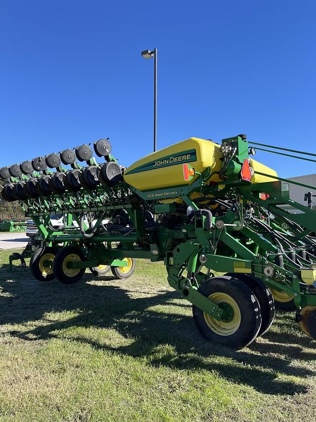 Image of John Deere 1790 equipment image 3