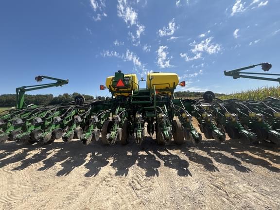 Image of John Deere 1790 equipment image 3