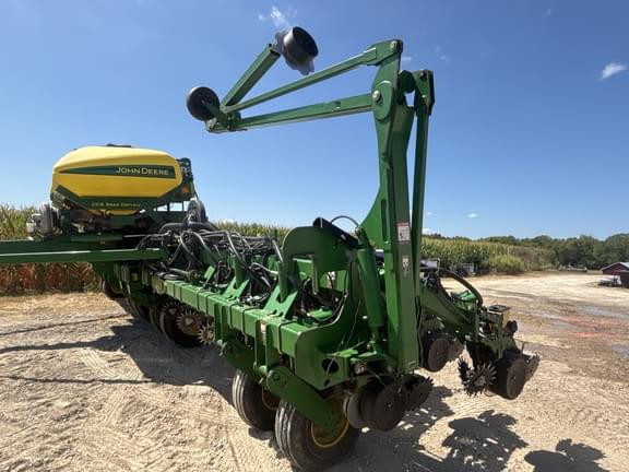 Image of John Deere 1790 equipment image 4