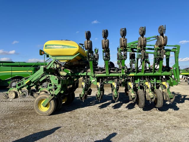 Image of John Deere 1790 equipment image 1