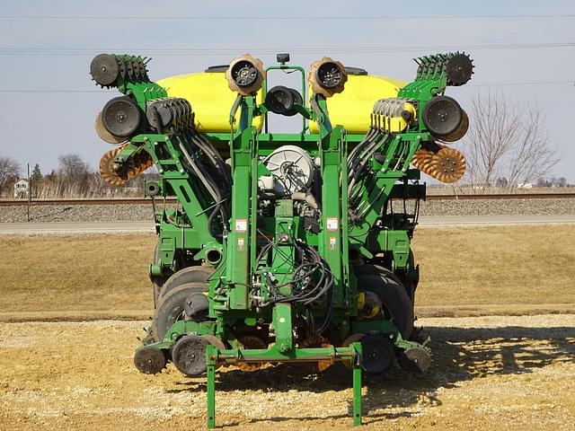 Image of John Deere 1790 equipment image 1