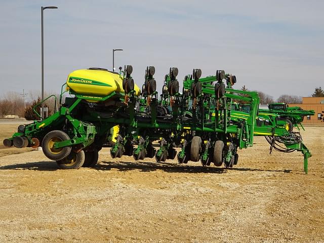 Image of John Deere 1790 equipment image 4