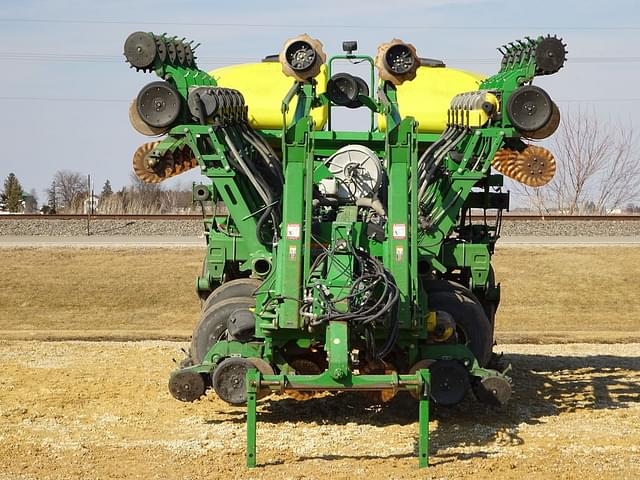 Image of John Deere 1790 equipment image 2