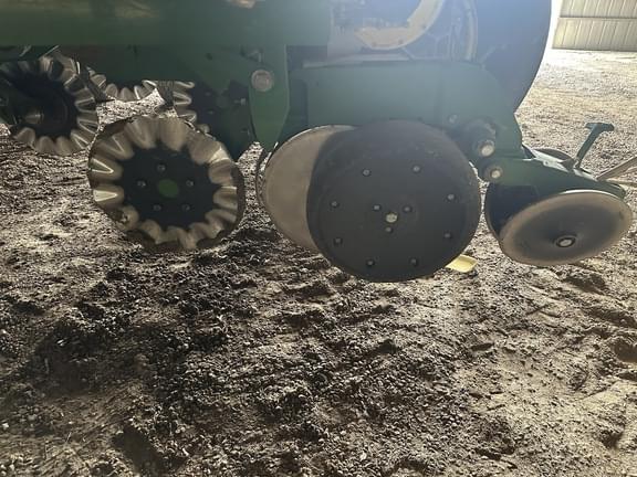 Image of John Deere 1790 equipment image 3