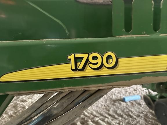 Image of John Deere 1790 equipment image 2