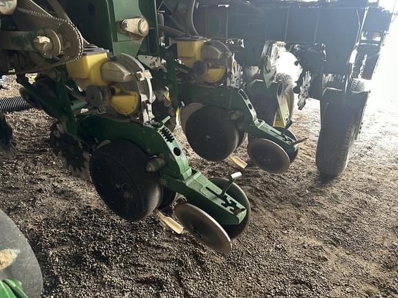 Image of John Deere 1790 equipment image 4
