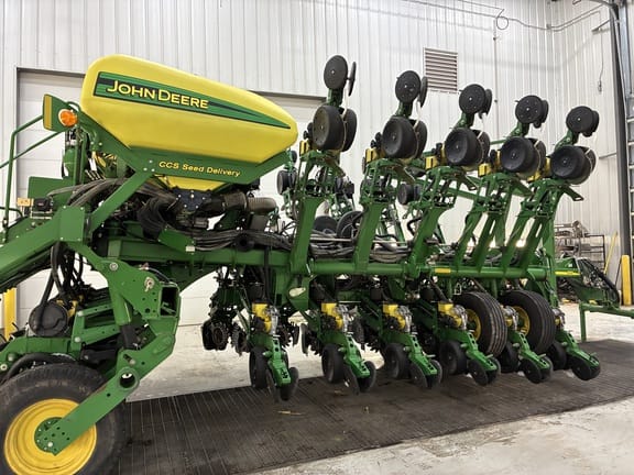 2013 John Deere 1790 Equipment Image0
