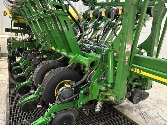 Image of John Deere 1790 equipment image 4