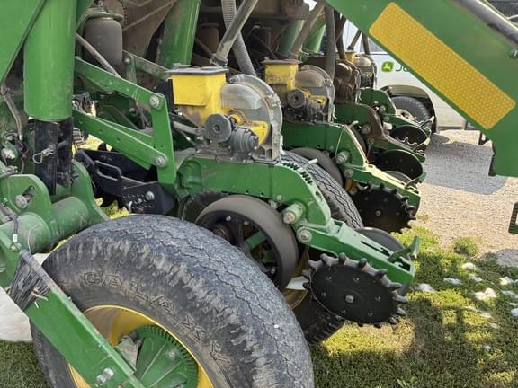 Image of John Deere 1790 equipment image 4
