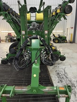 Image of John Deere 1790 equipment image 3
