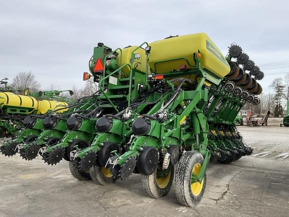 Image of John Deere 1790 equipment image 2