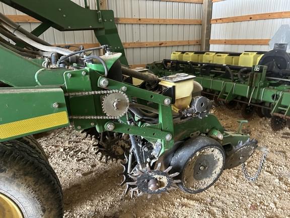 Image of John Deere 1790 equipment image 2