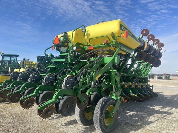 2013 John Deere 1790 Equipment Image0
