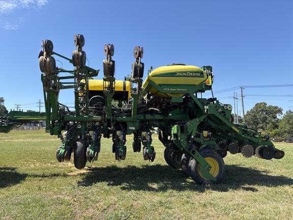 Image of John Deere 1790 equipment image 1