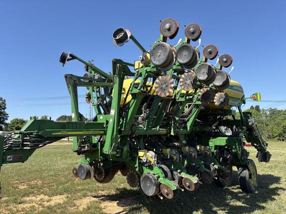 2013 John Deere 1790 Equipment Image0
