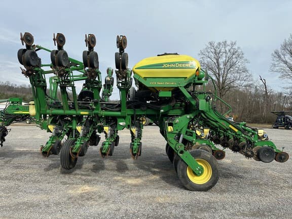 Image of John Deere 1790 equipment image 1