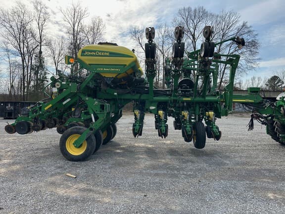 Image of John Deere 1790 equipment image 4