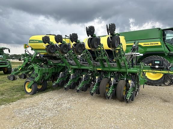 Image of John Deere 1790 equipment image 2