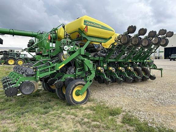 Image of John Deere 1790 equipment image 3