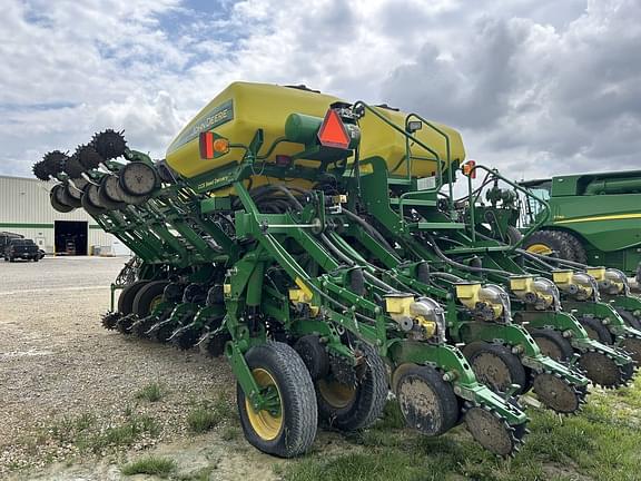 Image of John Deere 1790 equipment image 4