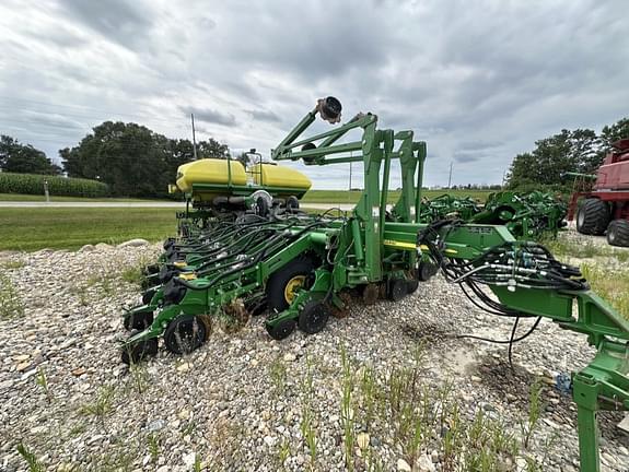 Image of John Deere 1790 equipment image 3