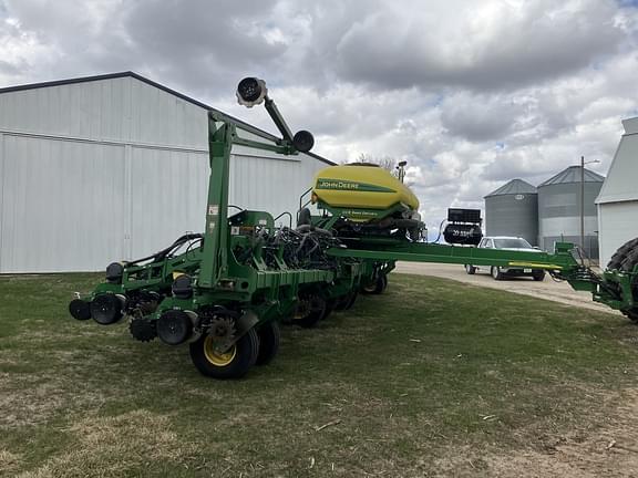 Image of John Deere 1790 equipment image 1