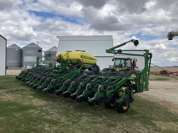 Image of John Deere 1790 equipment image 3