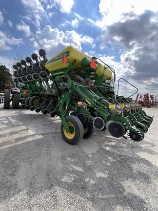 Image of John Deere 1790 equipment image 2