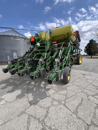 Image of John Deere 1790 equipment image 1