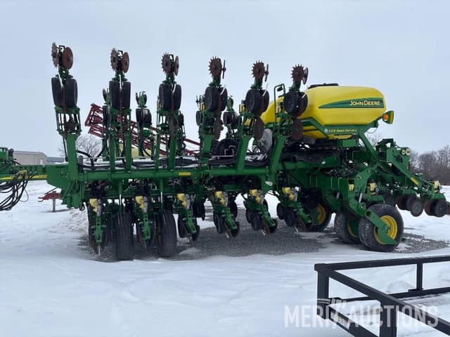 Image of John Deere 1790 equipment image 1