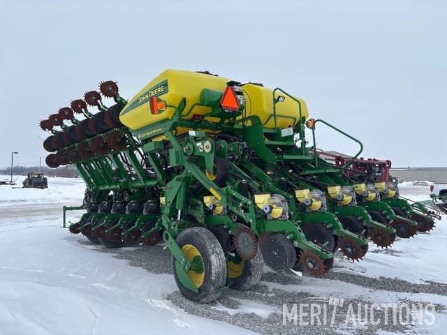 Image of John Deere 1790 equipment image 2